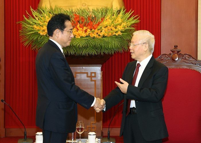 Vietnamese Party Chief, NA Chair meet with Japanese PM